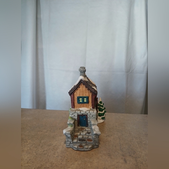 Dickens Collectables Hand Painted Porcelain Accessory - Picture 5 of 9